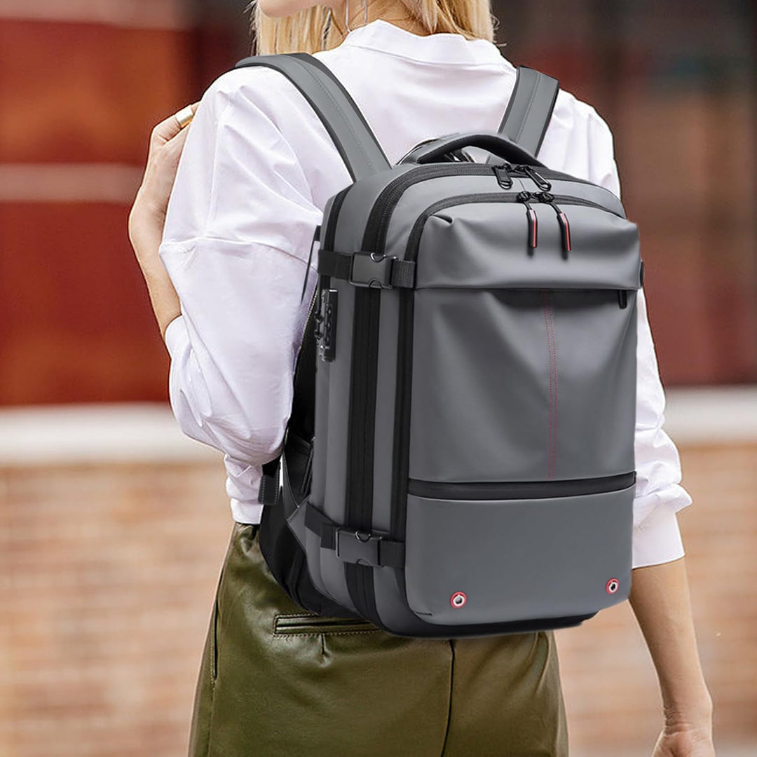 Stor 60L expanderbar unisex ryggsäck. Fungerar som resväska med praktiska fack.
