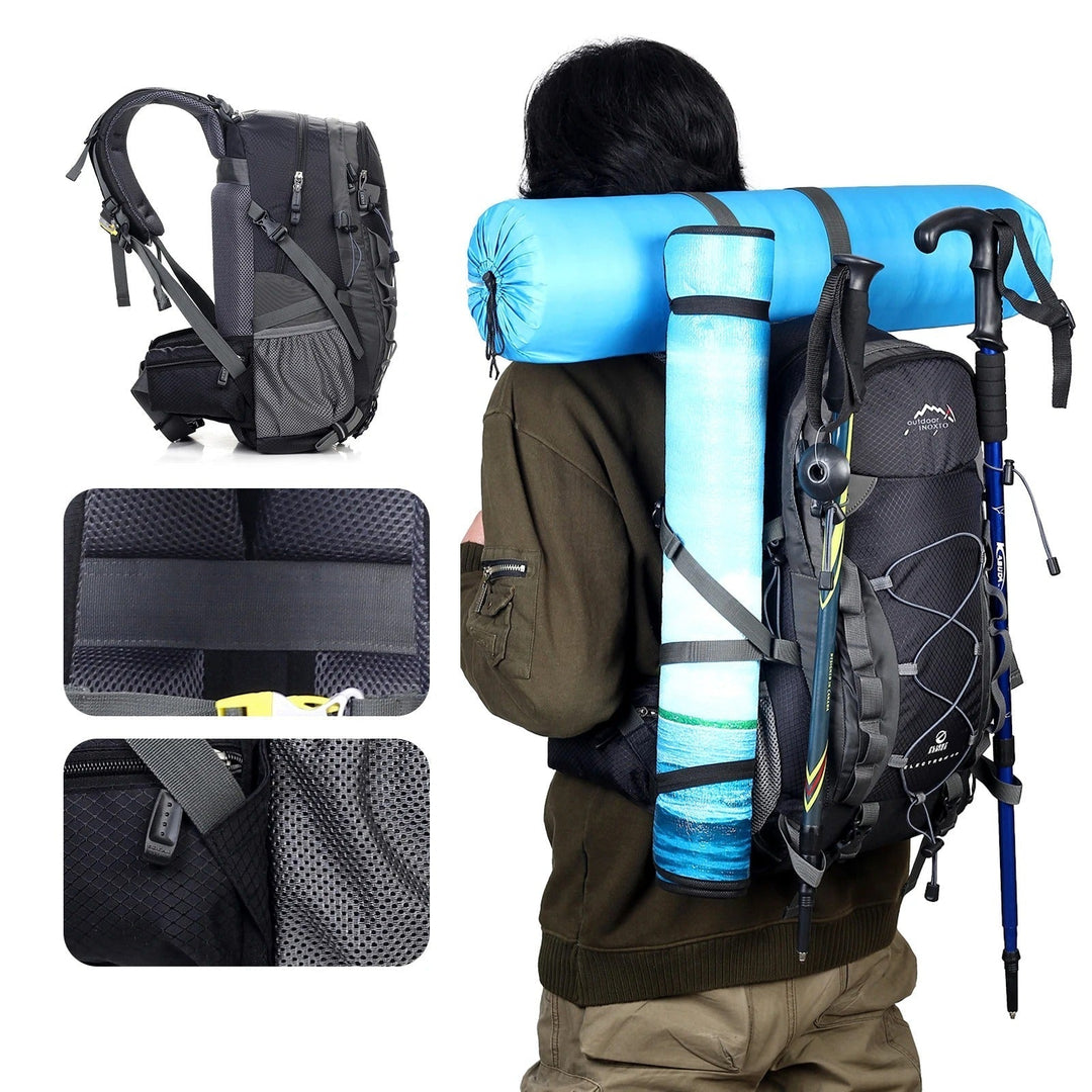 AdventurePro Deluxe 40 liters ryggsäck för resor, vandring och friluftsliv. Praktisk och hållbar.