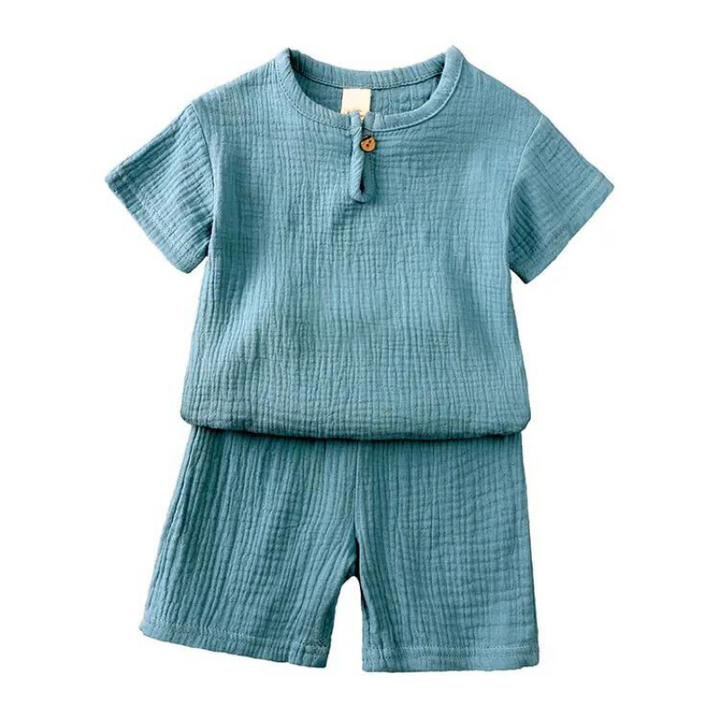 Barnkläder: Vitt andningsbart t-shirt & shorts set för unisex, bekvämt för varma dagar.
