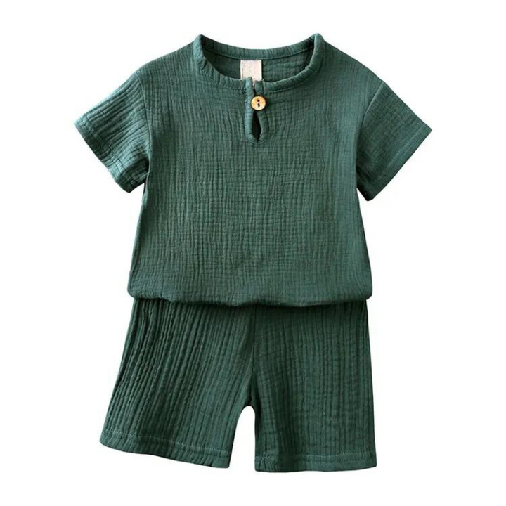 Närbild på shorts i unisex setet, sydda i andningsbar bomull för bekväma lekkläder.