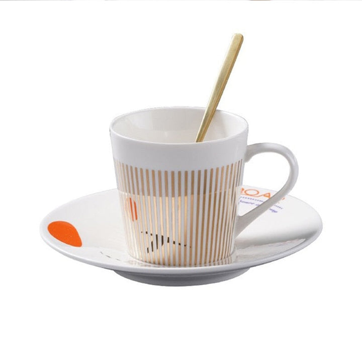 Unisex animerad kaffekopp med fat och sked, vit keramik, 300ml, för dryck.