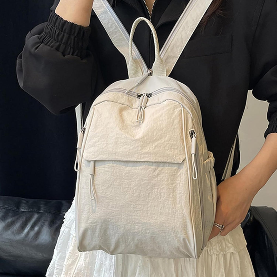 Praktisk Arvion skolryggsäck, vattentät med robust design och smarta förvaringslösningar.