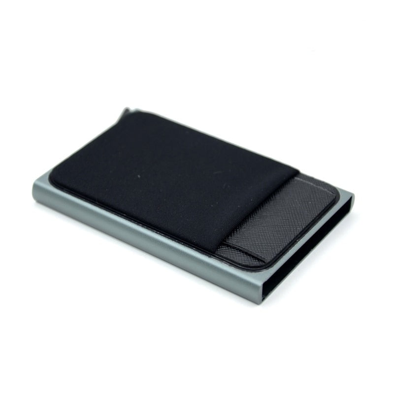 Produkbild på en Pop-Up RFID-Korthållare i gunmetal färg, visar dess kompakta och säkra design.