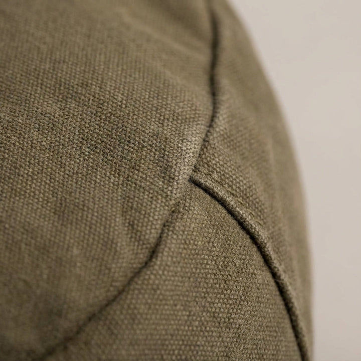 Kompakt unisex crossbodyväska i vintagestil. Organiserad axelremsväska i canvas för vardag & resor.