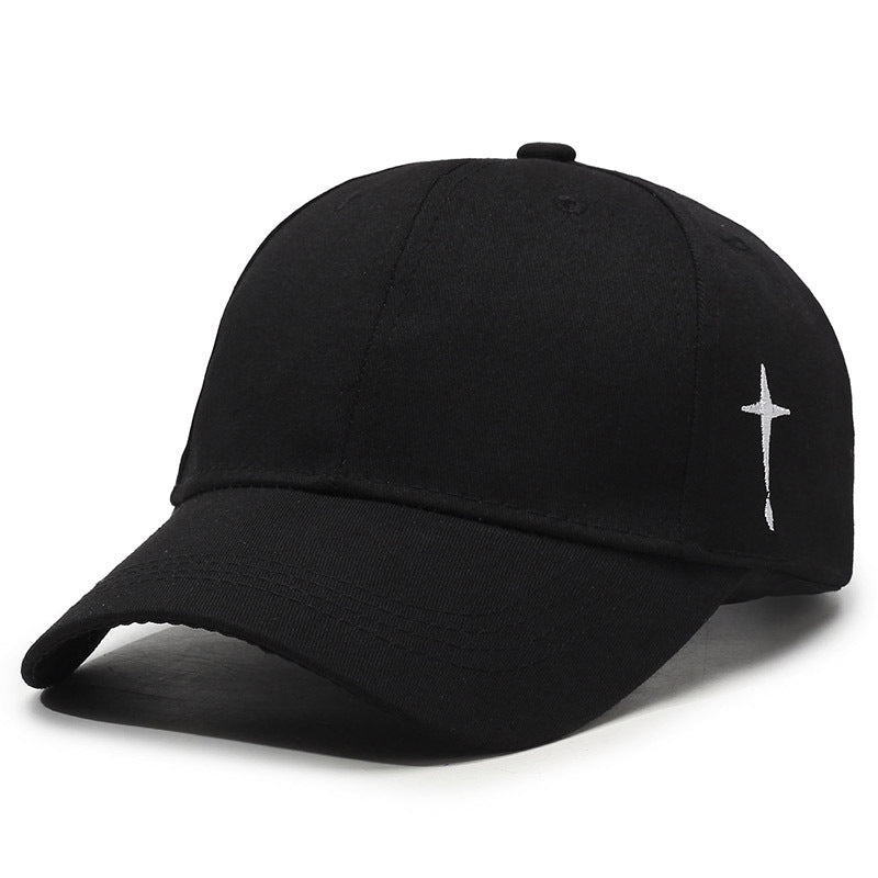Snygg unisex keps med justerbar rem, idealisk för solskydd. Broderad cross stil ger en trendig look.