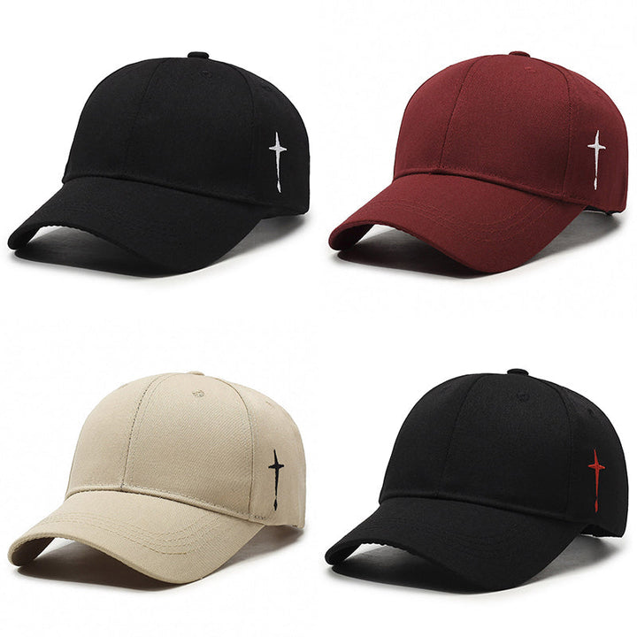 Baksidan av en unisex baseballkeps med justerbar spänne. Bekväm huvudbonad för alla huvudstorlekar.