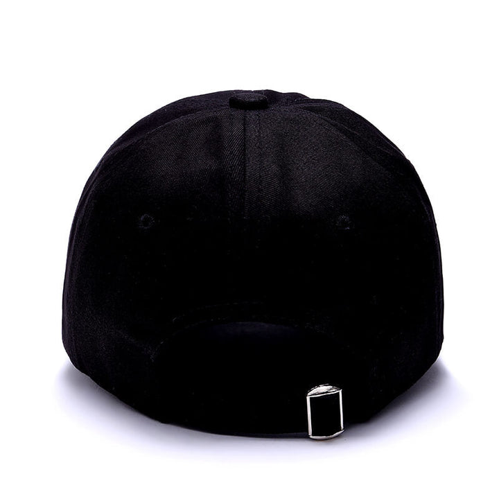 Klassisk unisex baseballkeps i mjuk bomull. Justerbar och bekväm för vardagsbruk.