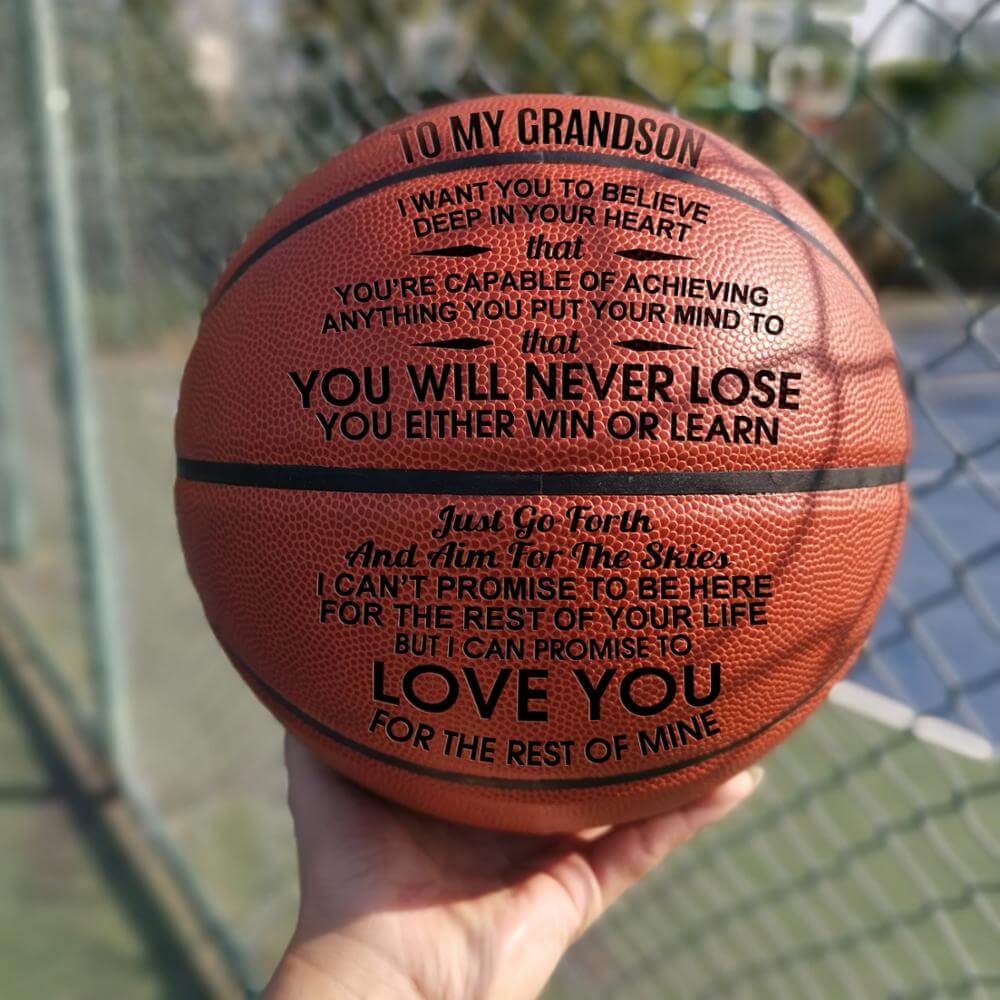 Basketboll för ungdomar, unisex design med personlig text 'Min hjälte Son'.