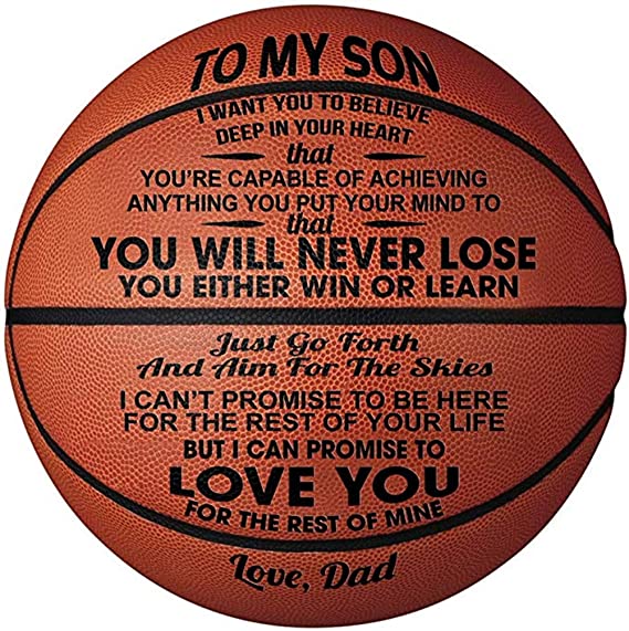 Bild av en unisex basketboll i rörelse, med anpassat budskap 'Fortsätt kämpa Son'.