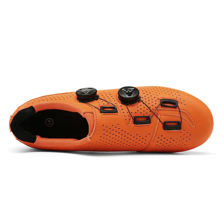 Robusta fronten på unisex MTB/landsvägsskor. Skyddande och bekväma för all typ av cykelträning.