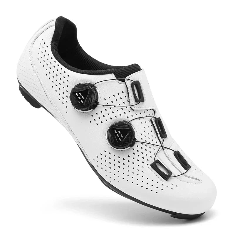 Bekväm hälkappa på unisex cykelskor. Lätta träningsskor som ger stöd och komfort under långa turer.