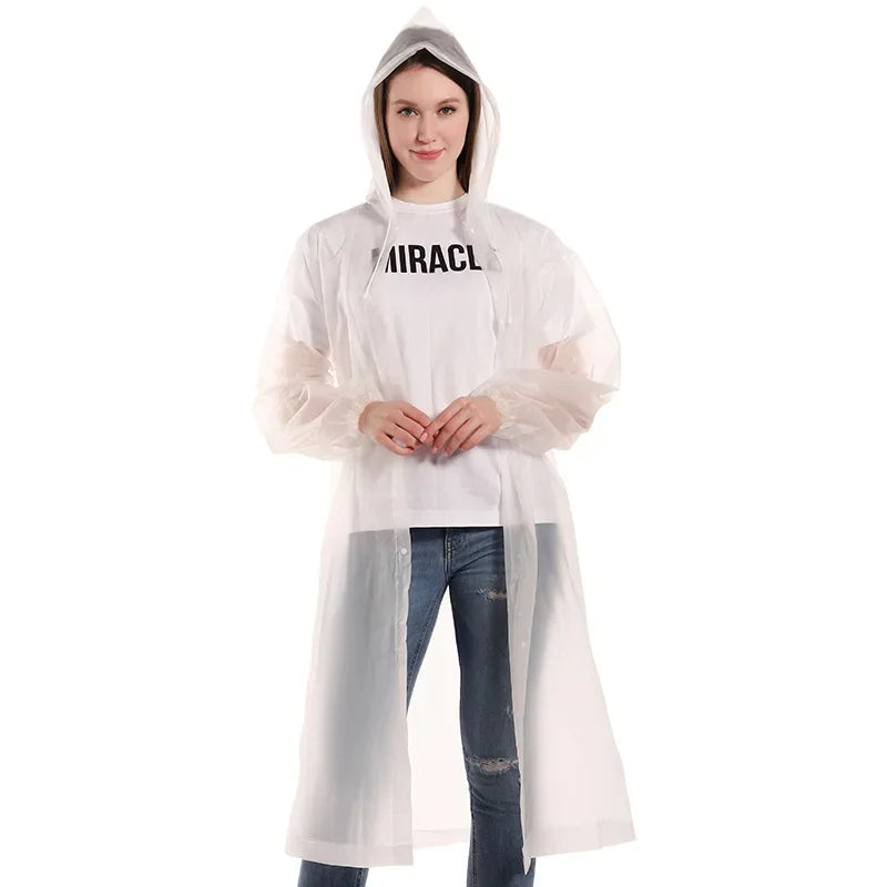 Vandring i regn med en lätt, vattentät regnponcho för unisex. Fällbar EVA regnjacka för naturen.