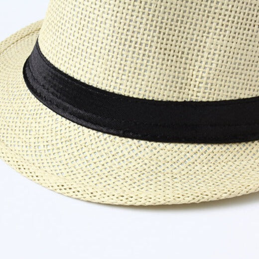 Unisex fedora halmhatt för sommaren, fotograferad i naturligt ljus, visar färgåtergivning.