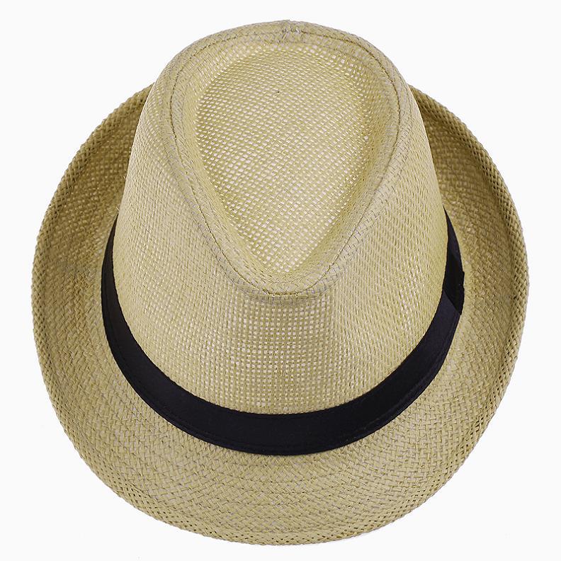 Närbild på textur av unisex fedora halmhatt, visar detaljer av flätat halm.