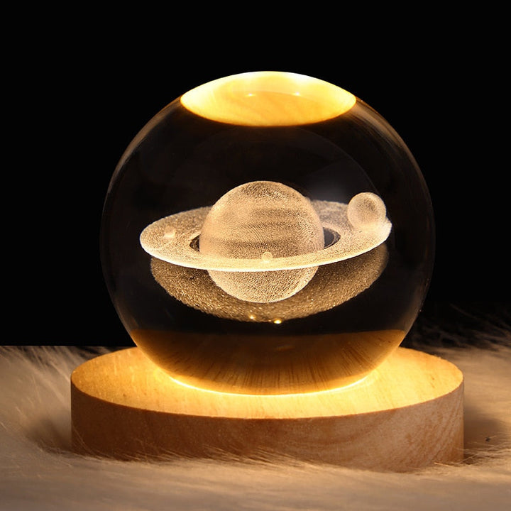 Översiktsbild av Kristallkula LED Nattlampa som nattbelysning vid sängen, lugnande effekt.