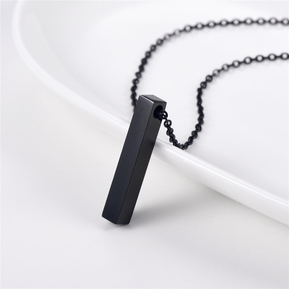 Svart unisex kubhalsband i rostfritt stål. Trendig och minimalistisk stil, edgy accessoar.