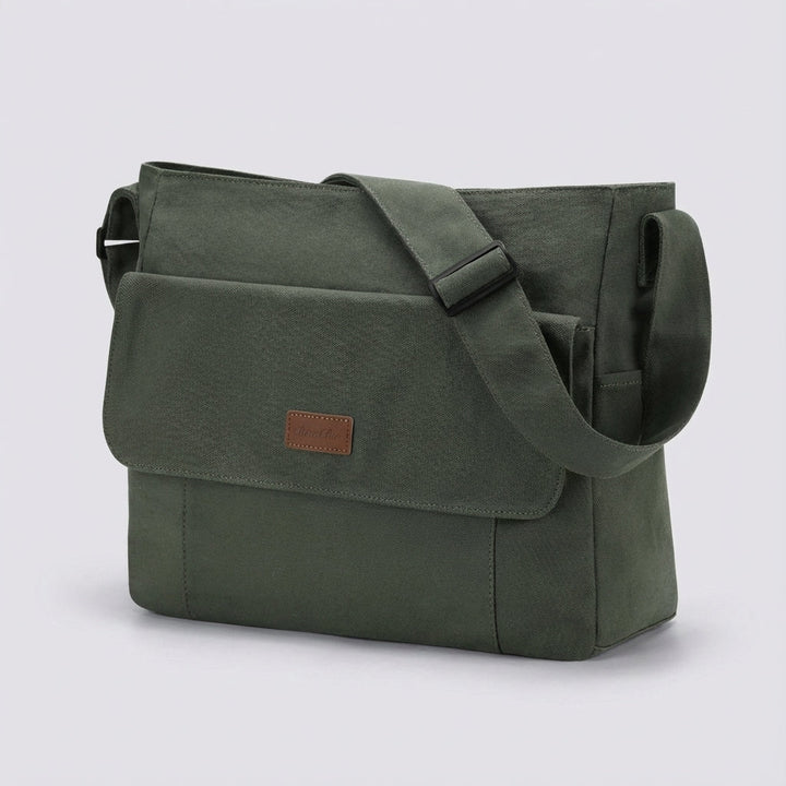 Lätt unisex skolväska för laptop och dokument, med smarta fack för organiserad packning. Bekväm att bära.