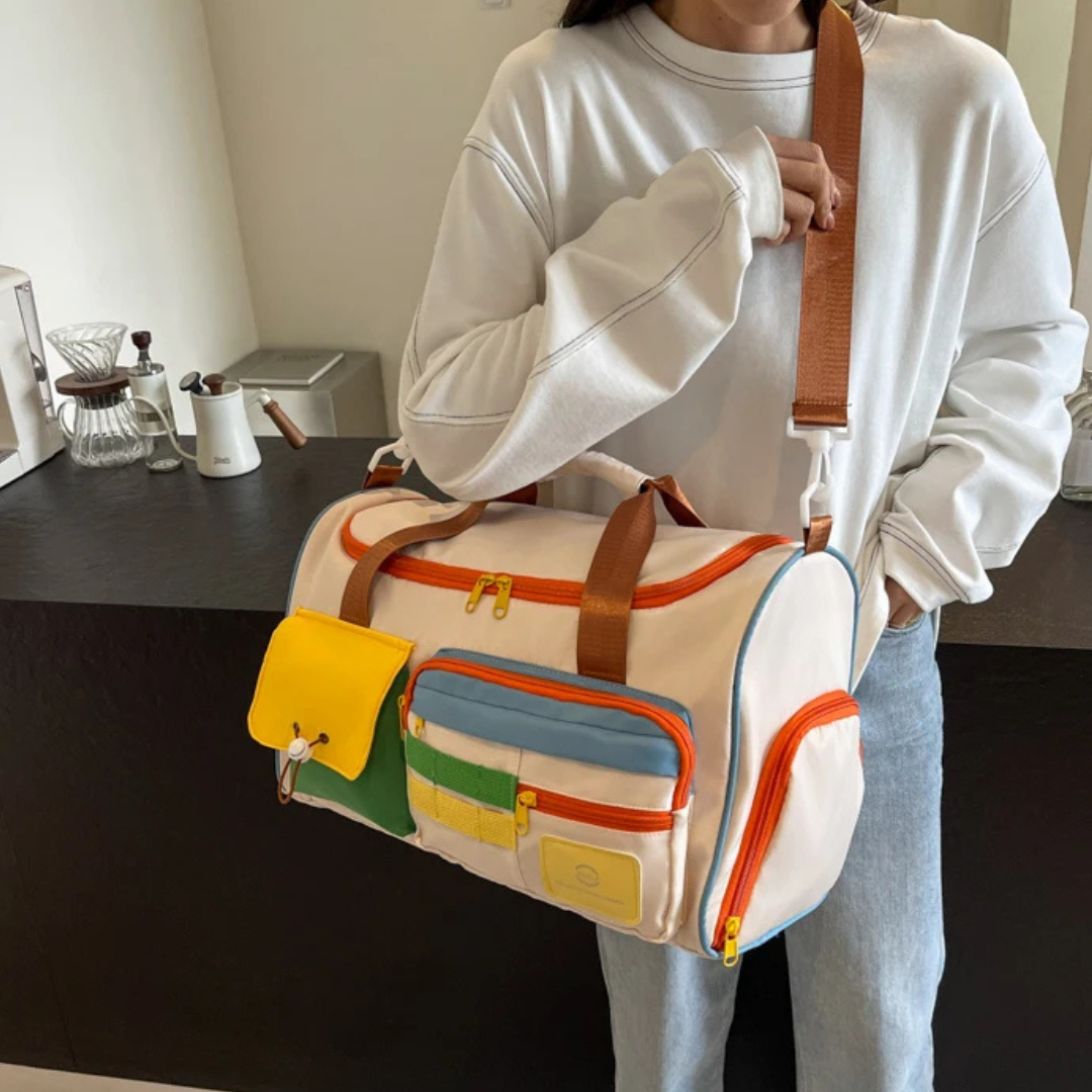 Unisex lättvikts duffelväska i färgblock, idealisk för sport, weekendresor och som handbagage.