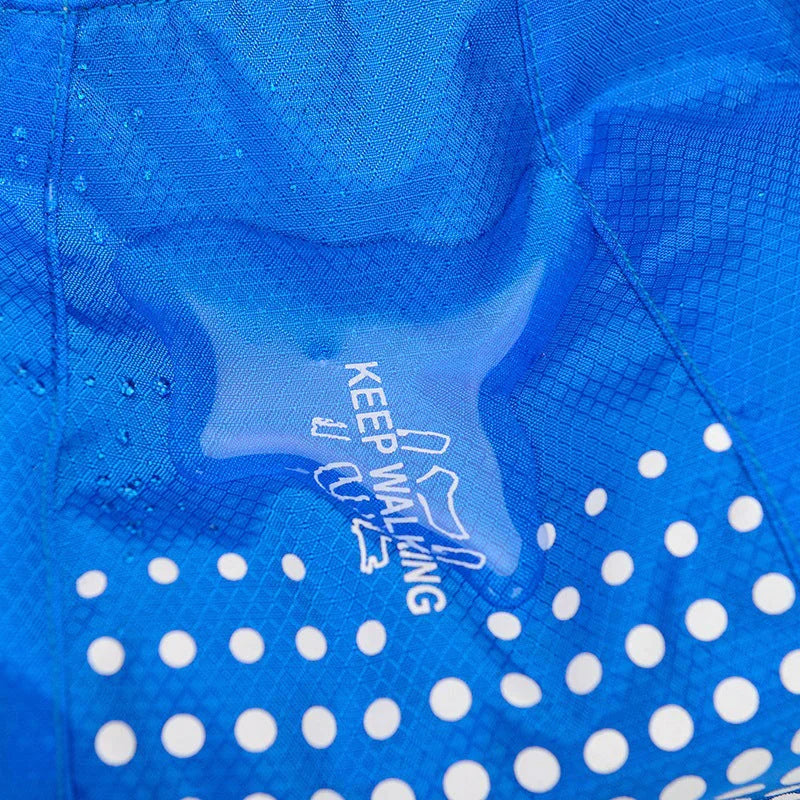 Vattentät lättviktsryggsäck i polyester/nylon för äventyr, unisex design.