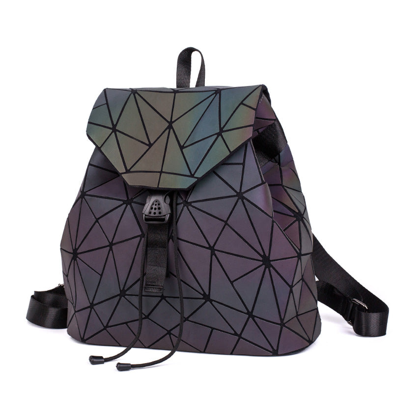 Unisex lysande väska med unik geometrisk design. En trendig modeaccessoar som glöder och fångar blickar.
