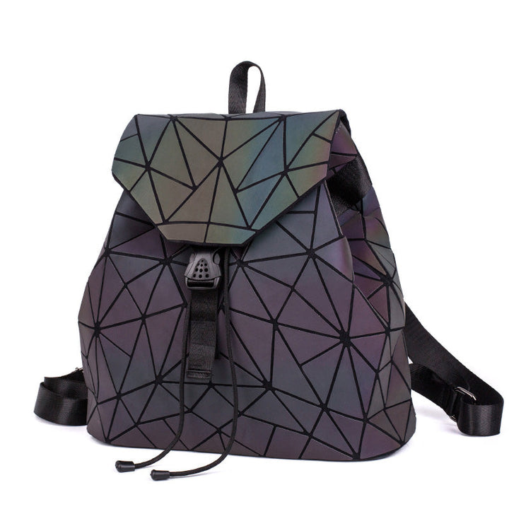 Unisex lysande väska med unik geometrisk design. En trendig modeaccessoar som glöder och fångar blickar.