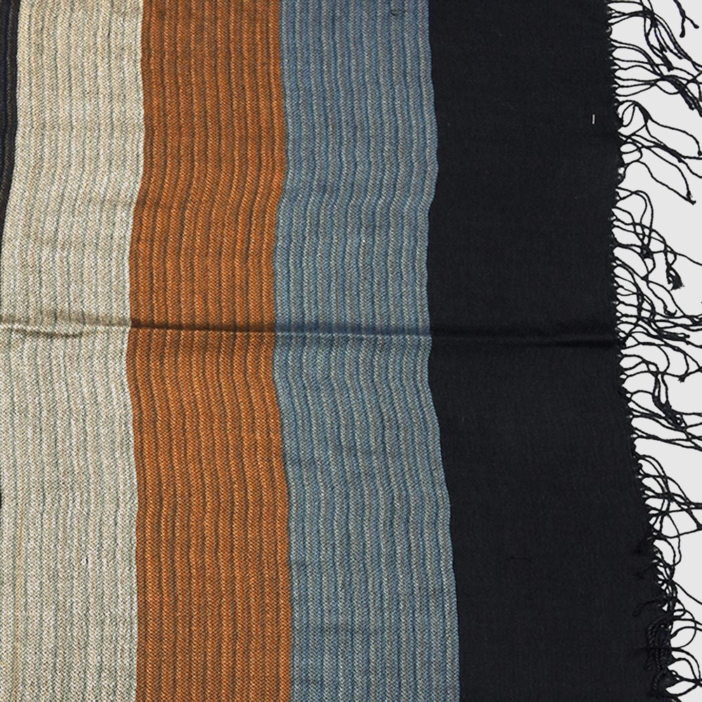 Mönstrad sjal/halsduk, unisex design. Värmande och mjuk bomullsblandning. En stilren detalj för kalla dagar.