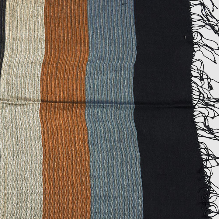 Mönstrad sjal/halsduk, unisex design. Värmande och mjuk bomullsblandning. En stilren detalj för kalla dagar.