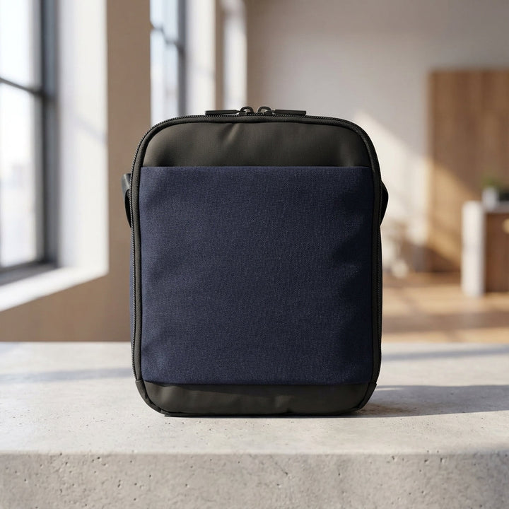 Unisex messengerväska CarryGuard med smart organisering, perfekt för vardag & resor. Vattentålig.