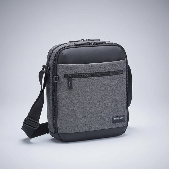 Kompakt organiseringsväska i svart. Mångsidig som messengerväska, axelväska & crossbody för alla kön.