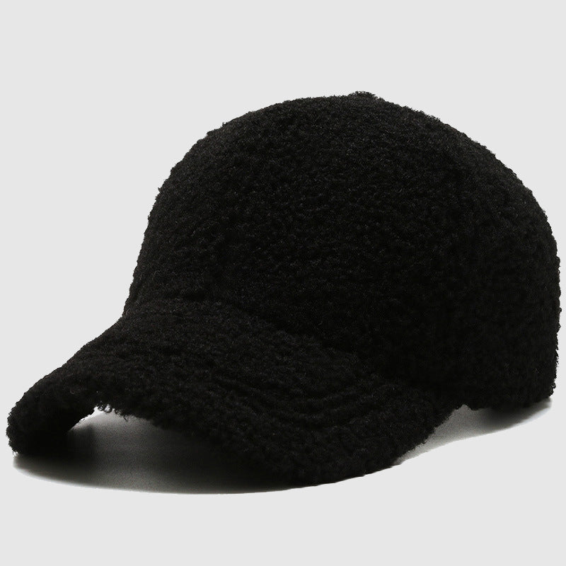 Mysig, mjuk unisex plyschkeps. Bekväm och varm huvudbonad för stilren höst- och vinterlook.