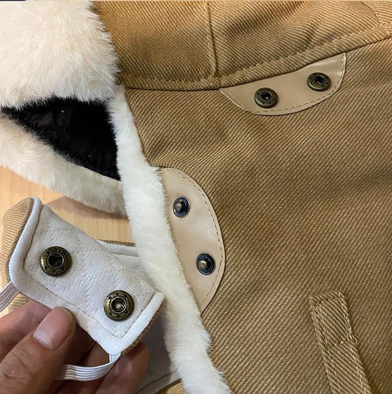 Retro pilotmössa med glasögon. Varm unisex vinterutrustning, perfekt som trappermössa i snö.