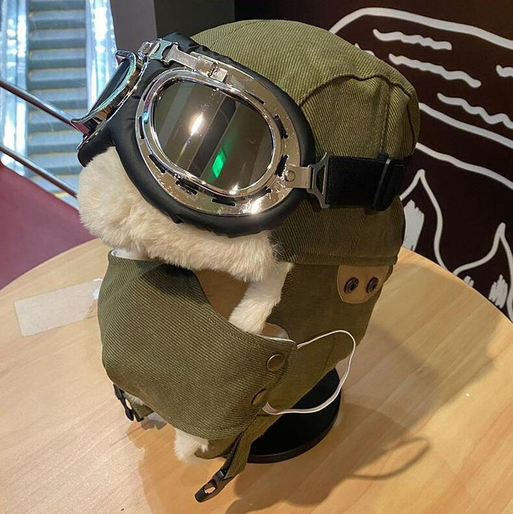 Varm och vindtät unisex pilotmössa med glasögon. Idealisk trappermössa för utomhusaktiviteter i snö.