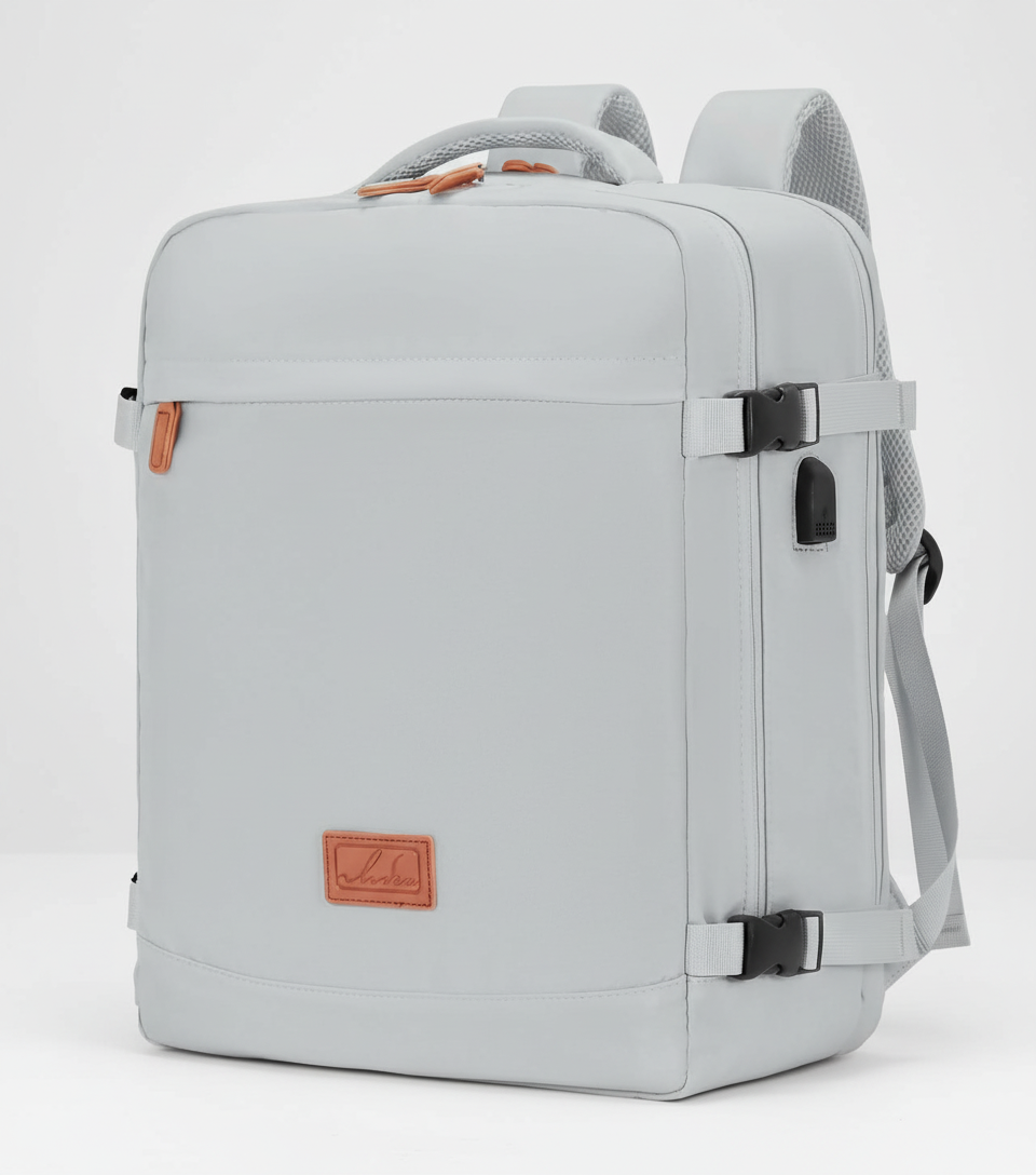 Rymlig kabinryggsäck med flera fack, idealisk som handbagage. Perfekt för organisation och dagsturer.
