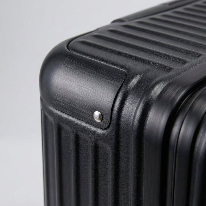 Robust unisex kabinväska med hårt ABS/PC-skal och TSA-lås. Perfekt handbagage med tystgående spinnerhjul.