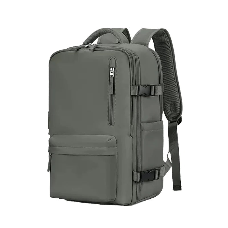 Rymlig backpack för resor och dagsutflykter. Håller dina saker säkra och väl organiserade.