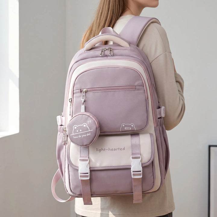 Unisex skolryggsäck i oxford-tyg med flera fack, perfekt för organiserad vardag, pendling & resa.