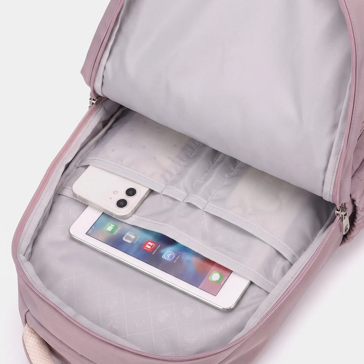 Bekväm unisex ryggsäck med vadderade axelremmar & ryggpanel för ergonomisk bärkomfort hela dagen.