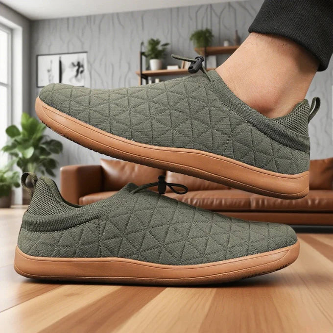 Lättviktiga unisex vardagsskor med modern quiltad design, enkla att ta på och av.