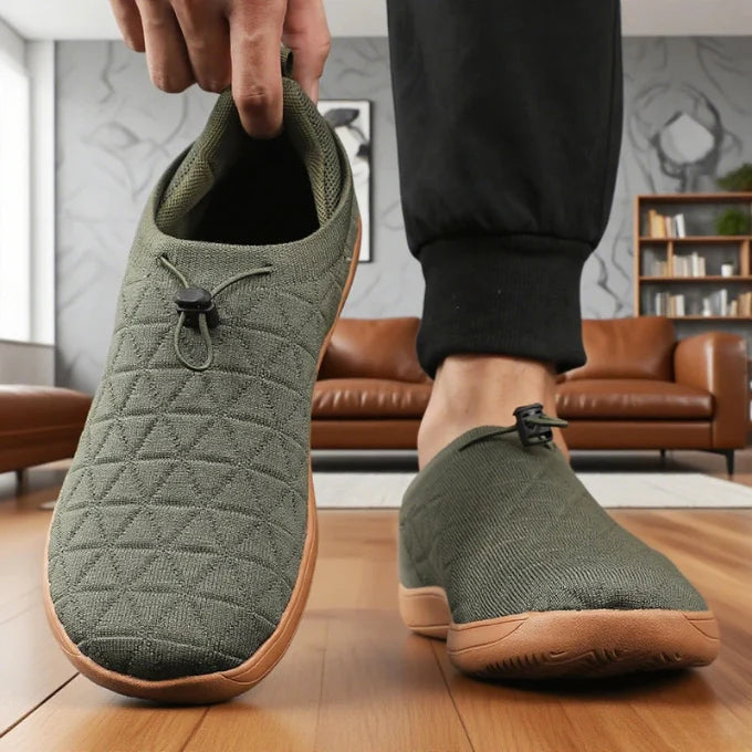 Unisex komfortskor med mjuk dämpning och en stilren quiltad finish. Perfekta slip-ons.