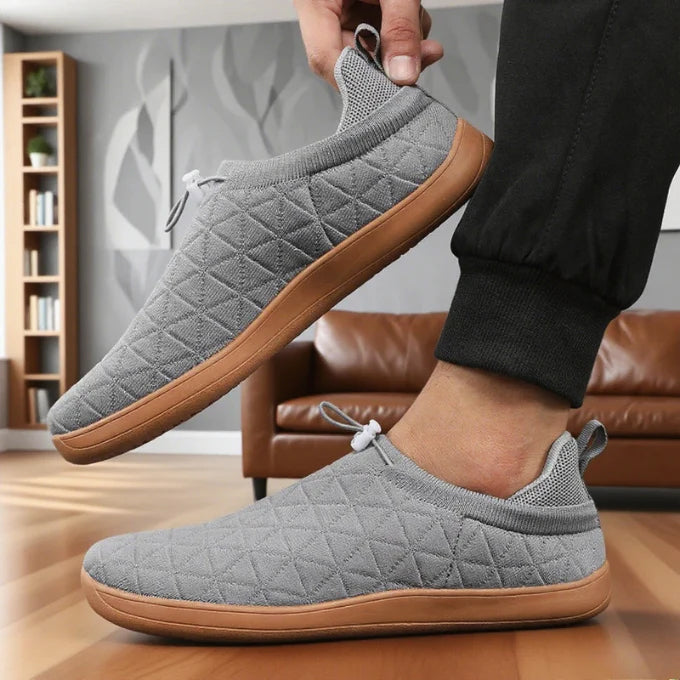 Andningsbara slip-on skor för optimal komfort, med en taktil och snygg quiltad yta.