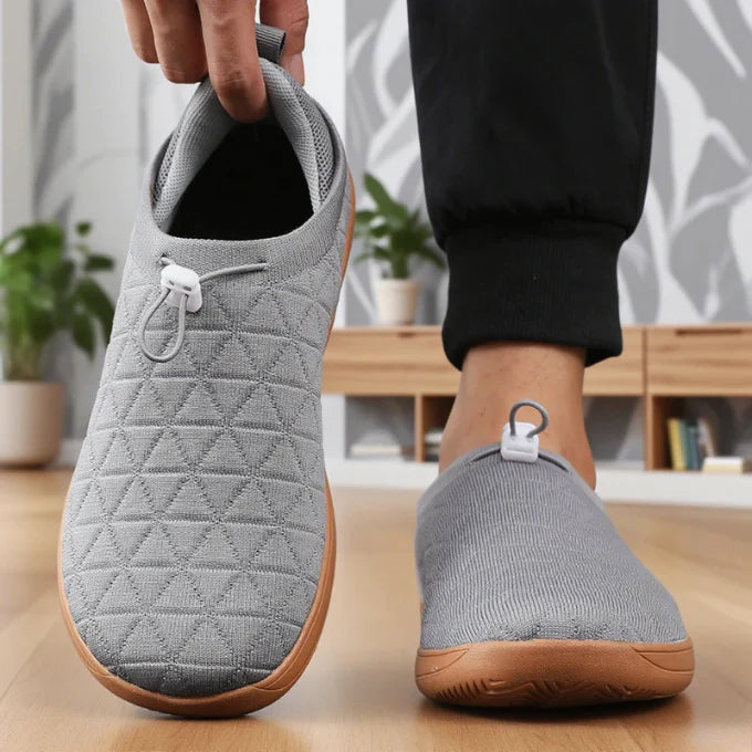 Mångsidiga slip-on komfortskor, perfekta för promenader och vardag. Quiltad och bekväm design.