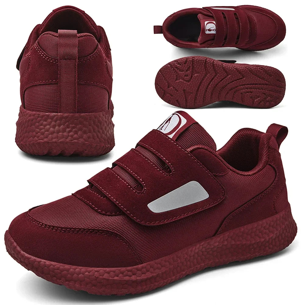 Röda unisex slip-on sneakers med justerbar rem, ortopediska & bekväma vardagsskor med anti-glid sula.
