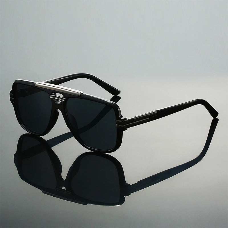 Färgglada, geometriska unisex solglasögon med UV400-skydd. Perfekta för utomhusaktiviteter och sommardagar.