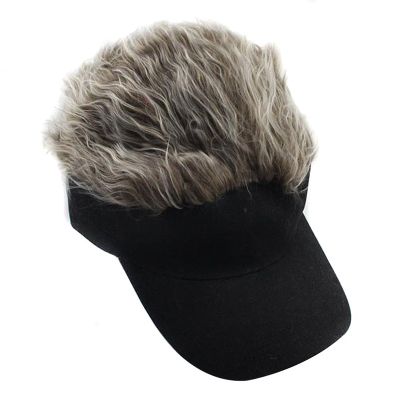 Cool hårkeps med fuskperuk som en rolig accessoar. Idealisk sommarpresent för vuxna och sport.