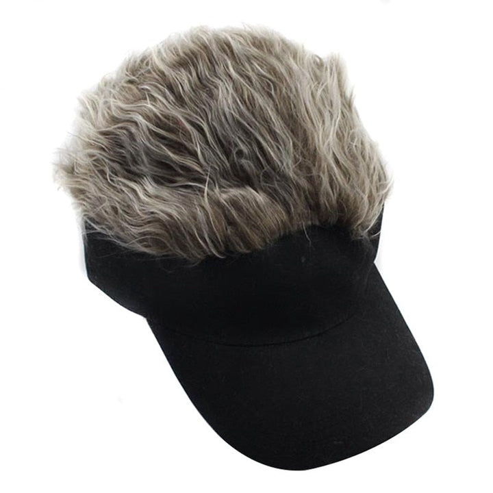 Cool hårkeps med fuskperuk som en rolig accessoar. Idealisk sommarpresent för vuxna och sport.