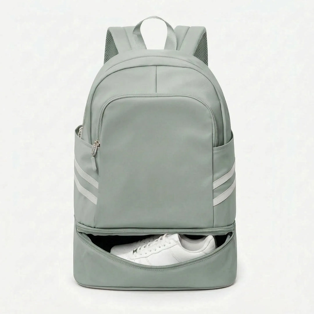 Modern unisex laptopryggsäck i minimalistisk design med organiserade fack, perfekt för pendling och sport.