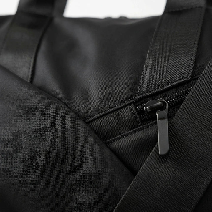 Vattentät duffelbag för träning, sport & resor. Slitstark design med praktiska fack.