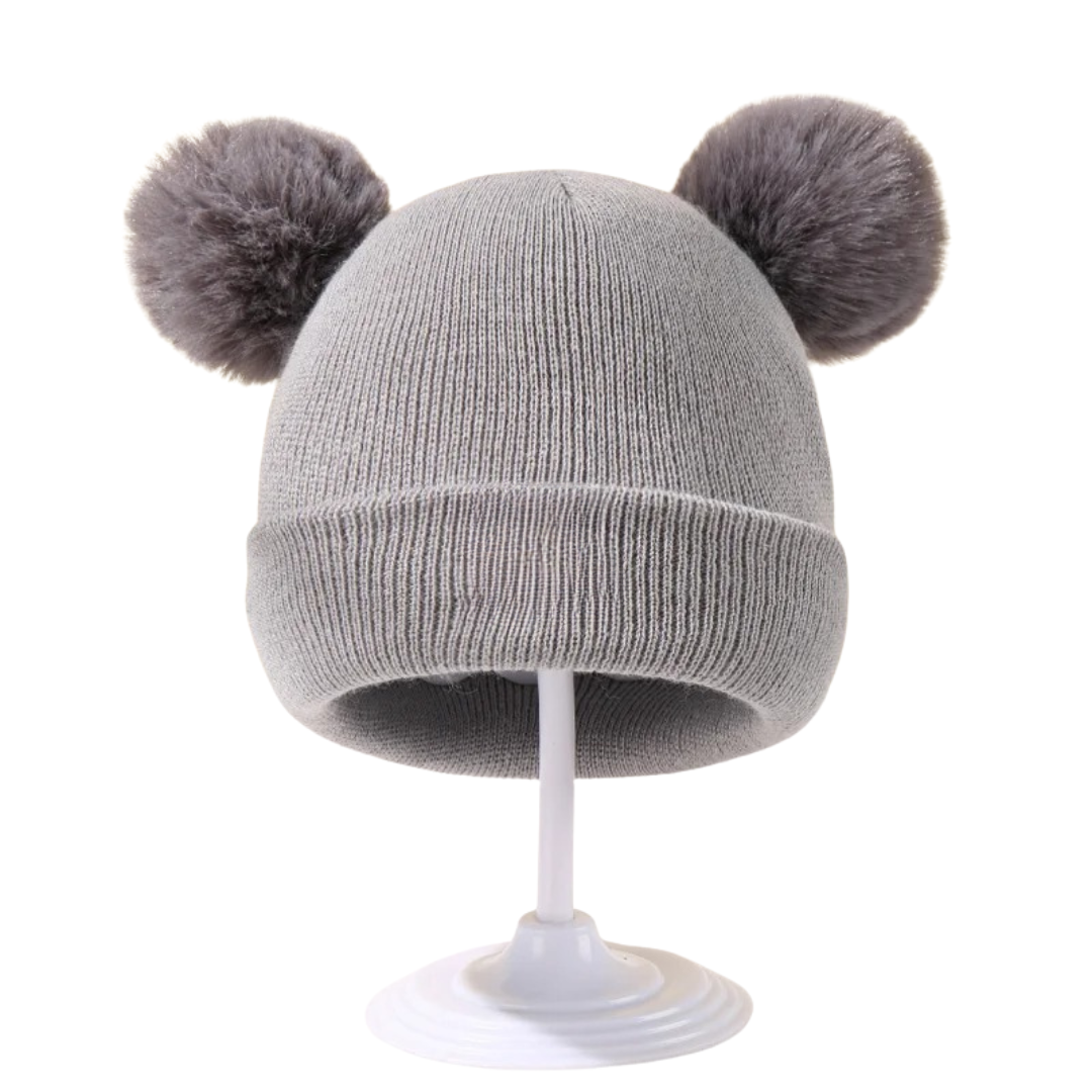 Unisex stickad babymössa i mjuk ull, perfekt för varma små huvuden under vintern.