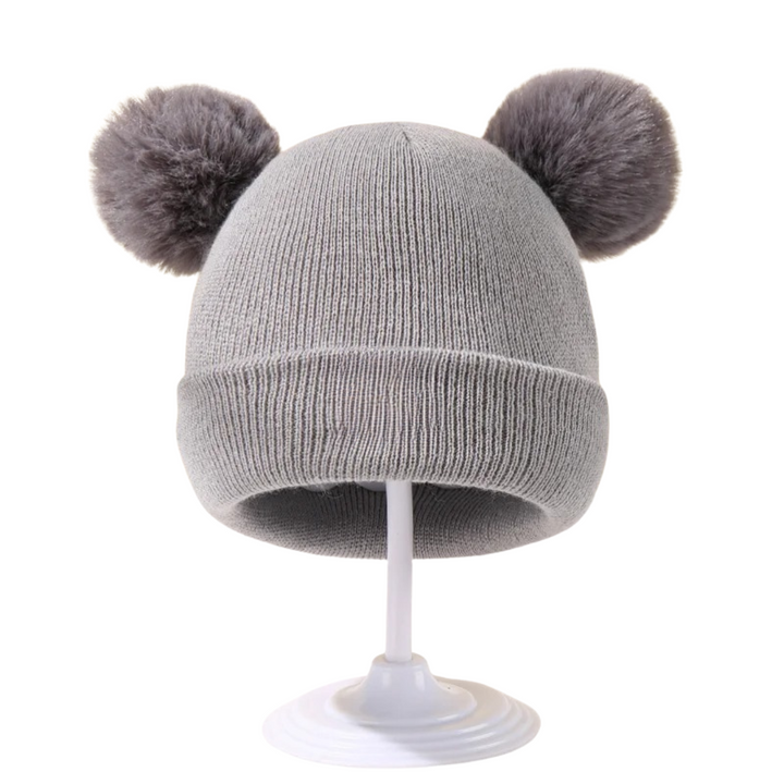 Unisex stickad babymössa i mjuk ull, perfekt för varma små huvuden under vintern.