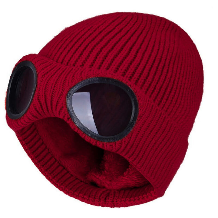 Unisex vintermössa med goggles, visad från sidan, accentuerar passform och design